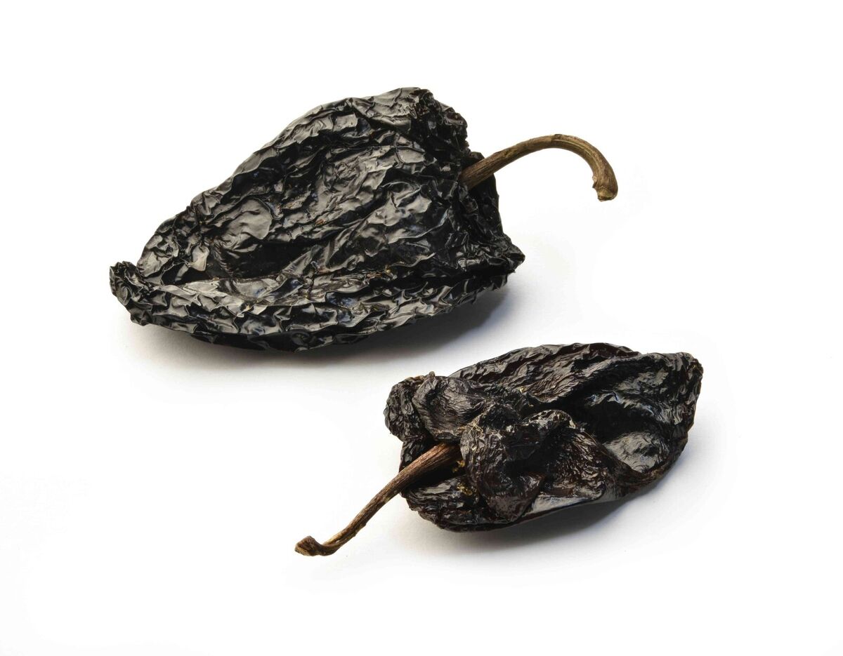 Dried whole Mulato Chile 500 gr